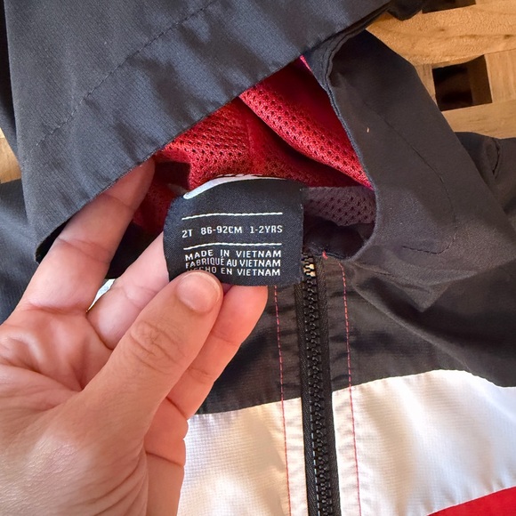 🌟Kids Toddler Red and Black Nike Jacket - Picture 2 of 2